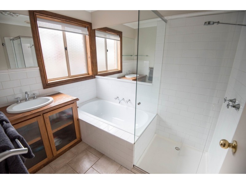 6 Goldsmiths Rd, Eaglehawk VIC 3556