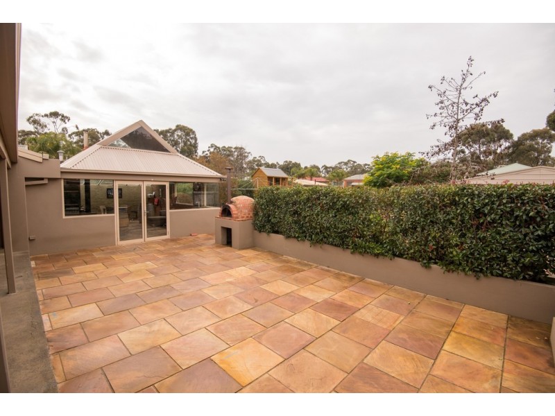 6 Goldsmiths Rd, Eaglehawk VIC 3556
