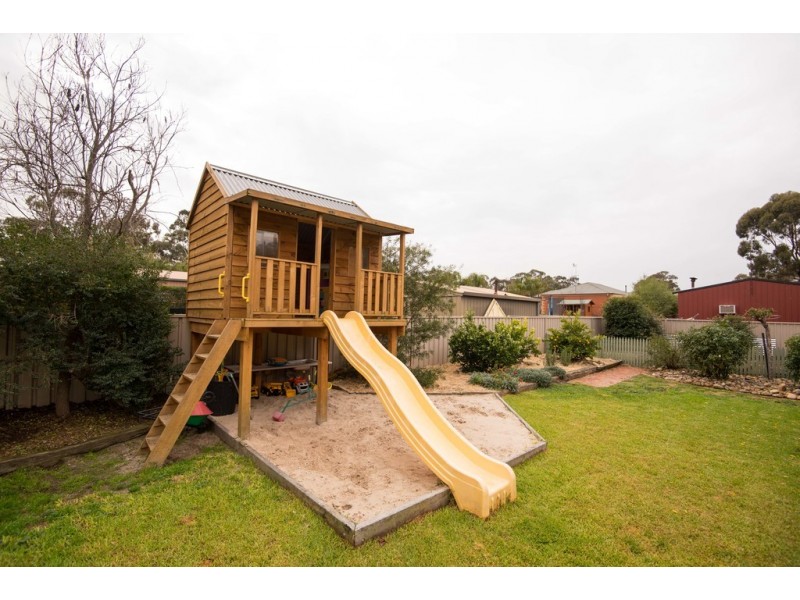 6 Goldsmiths Rd, Eaglehawk VIC 3556