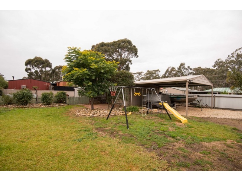 6 Goldsmiths Rd, Eaglehawk VIC 3556