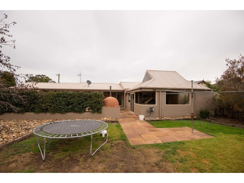 6 Goldsmiths Rd, Eaglehawk VIC 3556