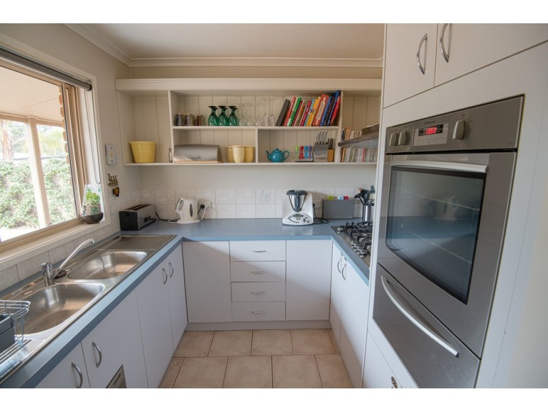 6 Goldsmiths Rd, Eaglehawk VIC 3556