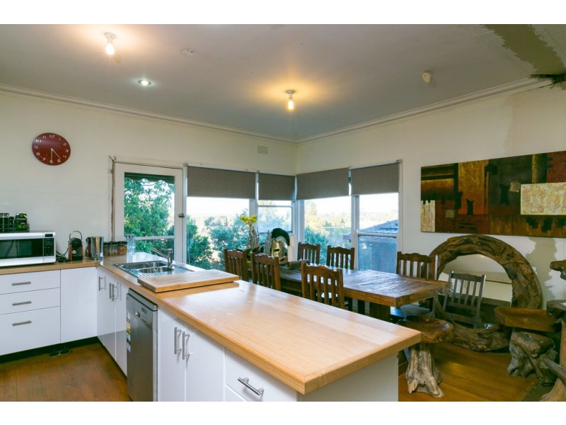 5 Christian Street, California Gully VIC 3556