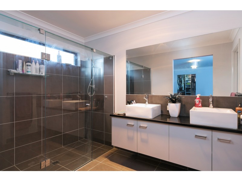 5 Klim Avenue, Kangaroo Flat VIC 3555