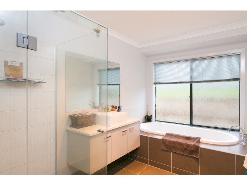 5 Klim Avenue, Kangaroo Flat VIC 3555