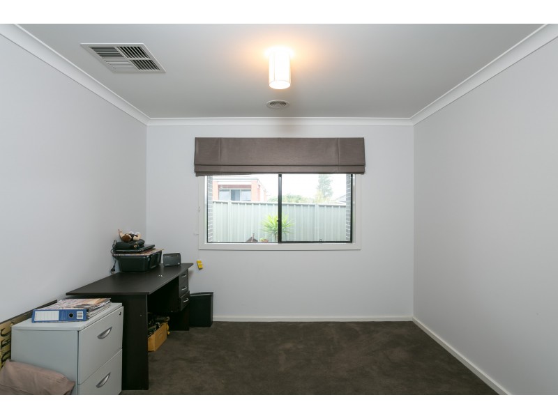 5 Klim Avenue, Kangaroo Flat VIC 3555