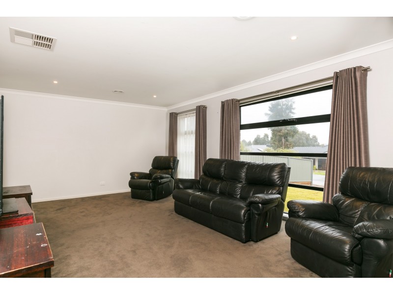 5 Klim Avenue, Kangaroo Flat VIC 3555