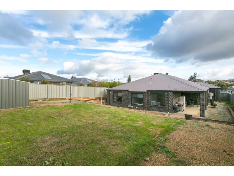 5 Klim Avenue, Kangaroo Flat VIC 3555