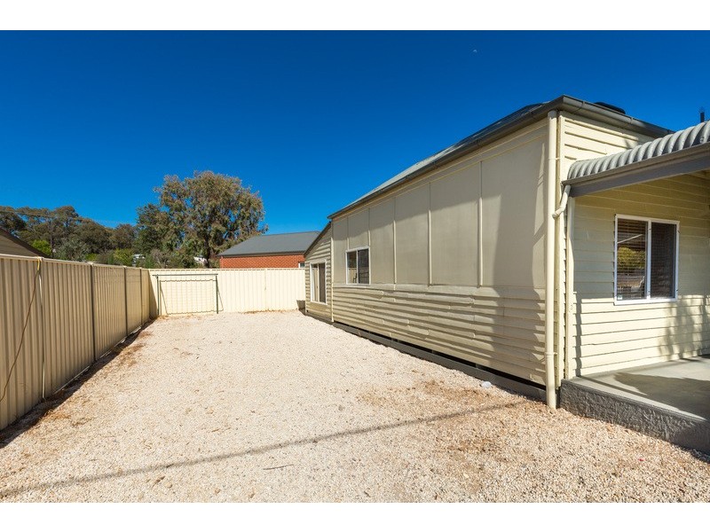 38 Peel Street, Quarry Hill VIC 3550