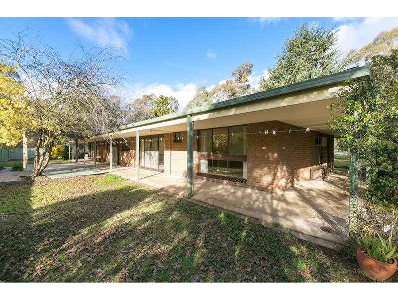 160 Crusoe Road, Kangaroo Flat VIC 3555