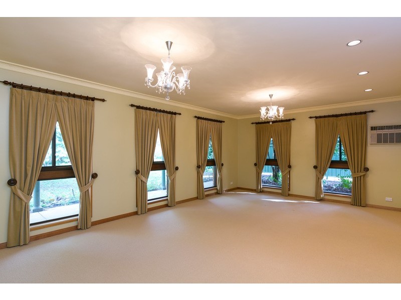 160 Crusoe Road, Kangaroo Flat VIC 3555