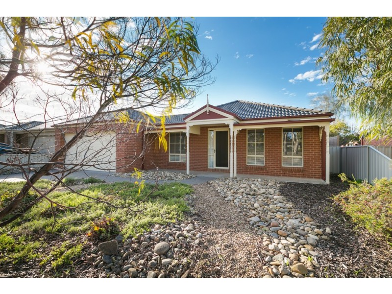 2 Gardenview Ct, Epsom VIC 3551