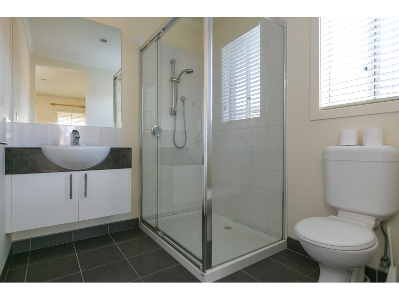 2 Gardenview Ct, Epsom VIC 3551