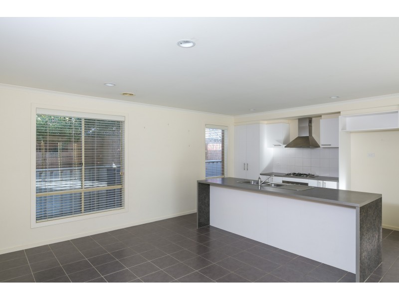 2 Gardenview Ct, Epsom VIC 3551