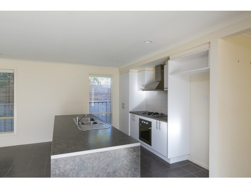 2 Gardenview Ct, Epsom VIC 3551