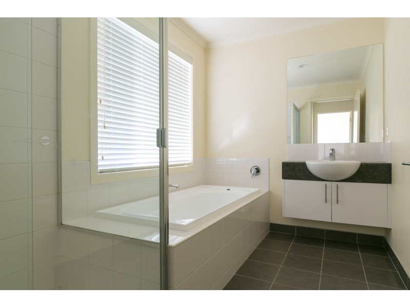 2 Gardenview Ct, Epsom VIC 3551