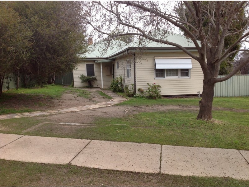 4 Woolcock Avenue, Kangaroo Flat VIC 3555