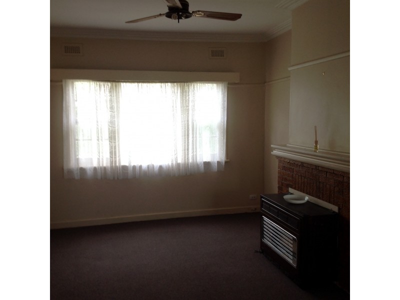 4 Woolcock Avenue, Kangaroo Flat VIC 3555