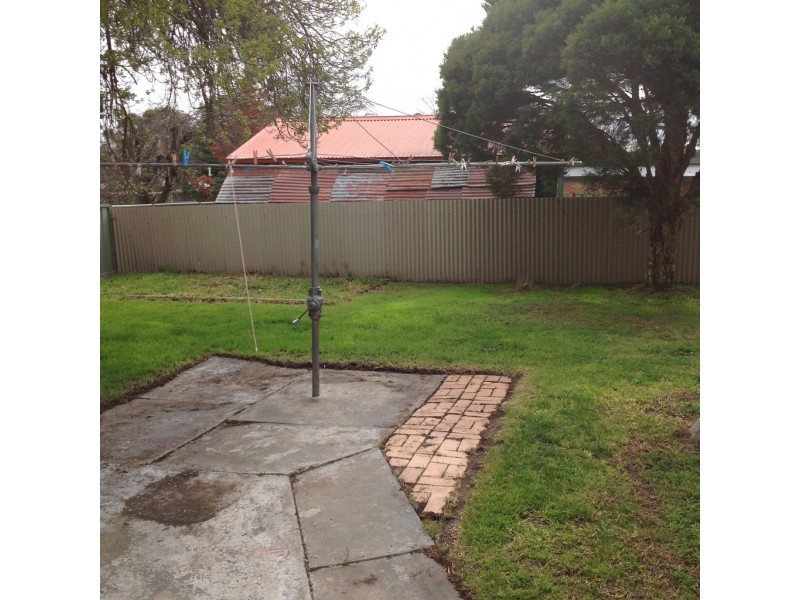 4 Woolcock Avenue, Kangaroo Flat VIC 3555