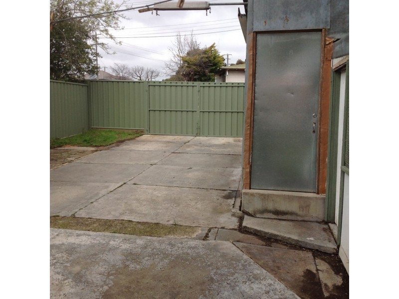 4 Woolcock Avenue, Kangaroo Flat VIC 3555