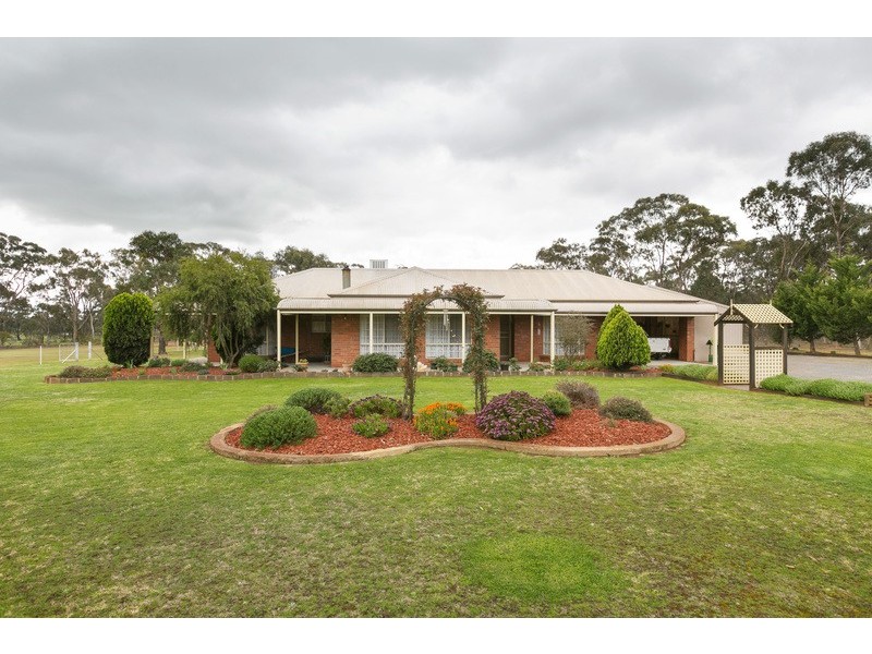 102 Krausgrill Rd, Maiden Gully VIC 3551
