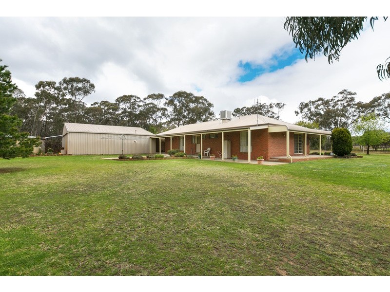 102 Krausgrill Rd, Maiden Gully VIC 3551