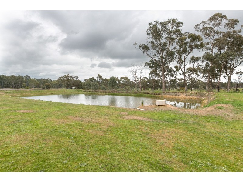 102 Krausgrill Rd, Maiden Gully VIC 3551