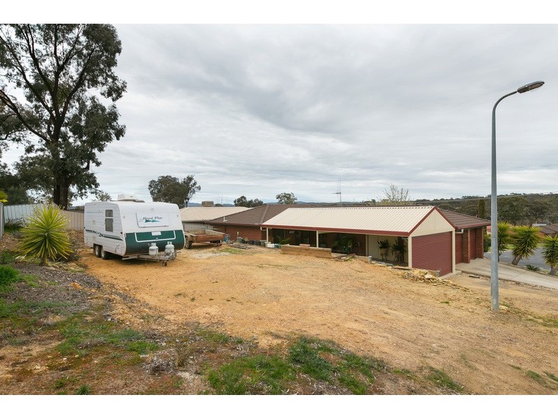 76 Browning Street, Kangaroo Flat VIC 3555