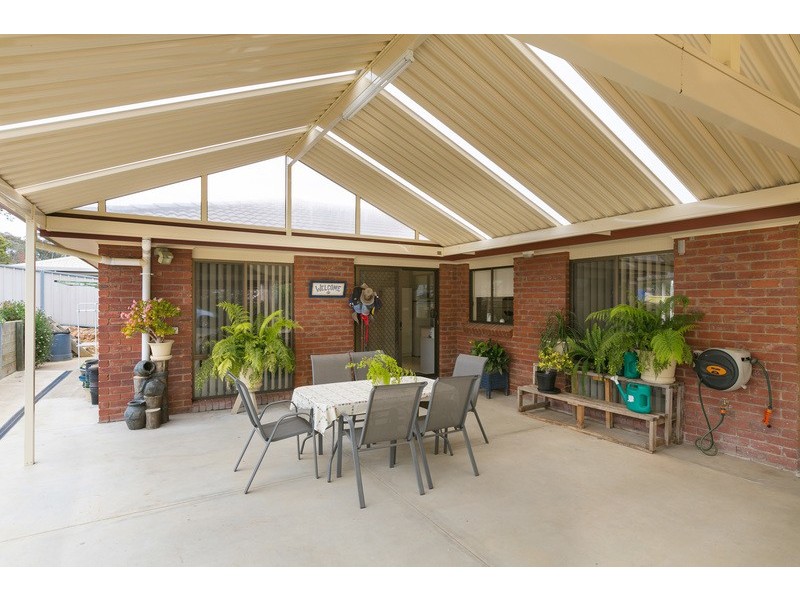 76 Browning Street, Kangaroo Flat VIC 3555