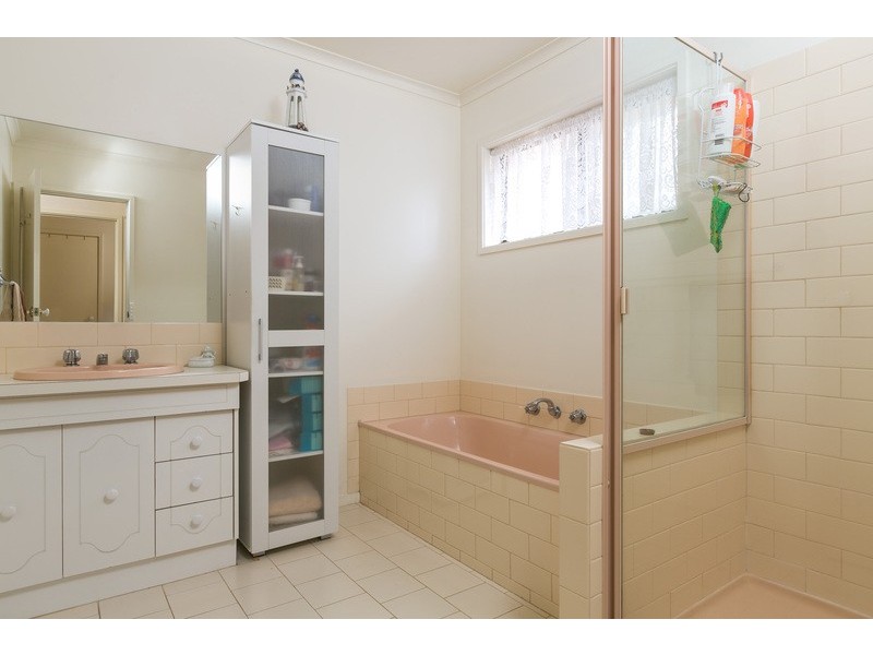 76 Browning Street, Kangaroo Flat VIC 3555