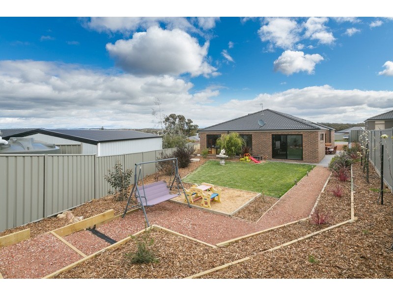 6 Trickett Ct, Kangaroo Flat VIC 3555