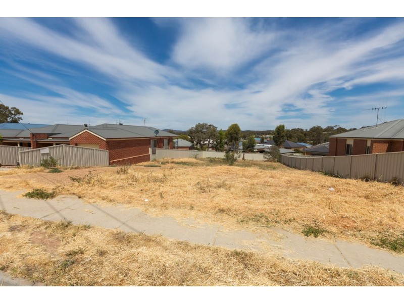 207 Aspinall Street, Kangaroo Flat VIC 3555