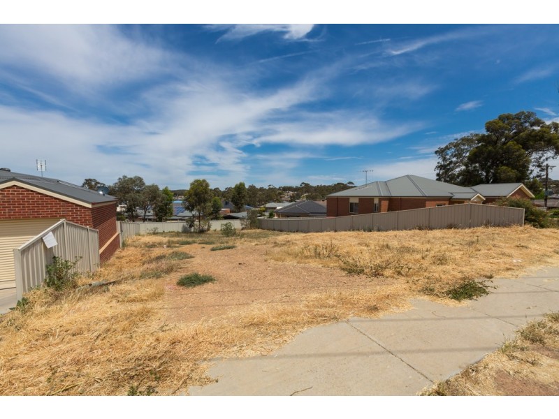 207 Aspinall Street, Kangaroo Flat VIC 3555