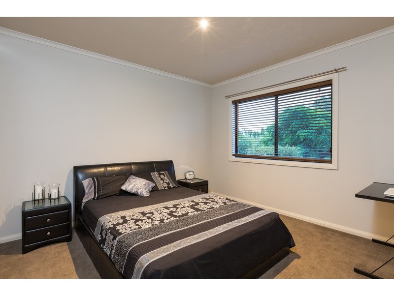 15 Jerribong Way, Kangaroo Flat VIC 3555