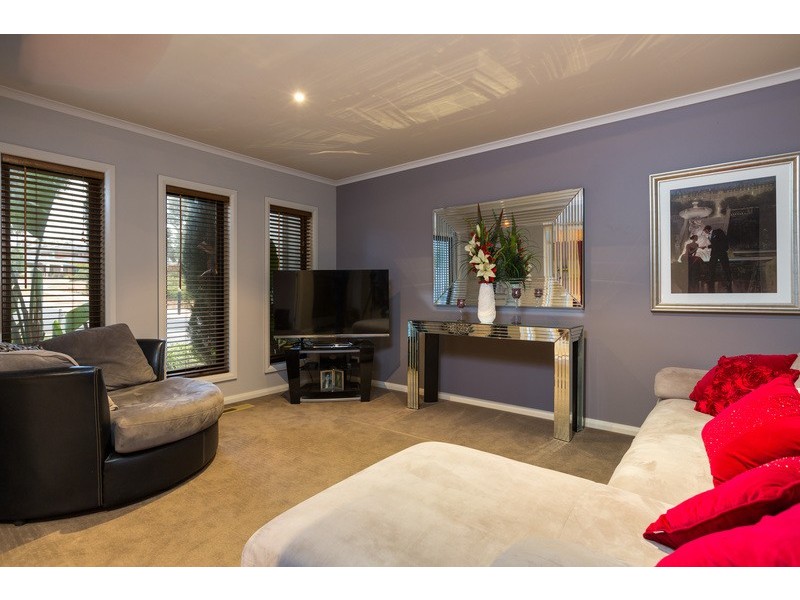 15 Jerribong Way, Kangaroo Flat VIC 3555