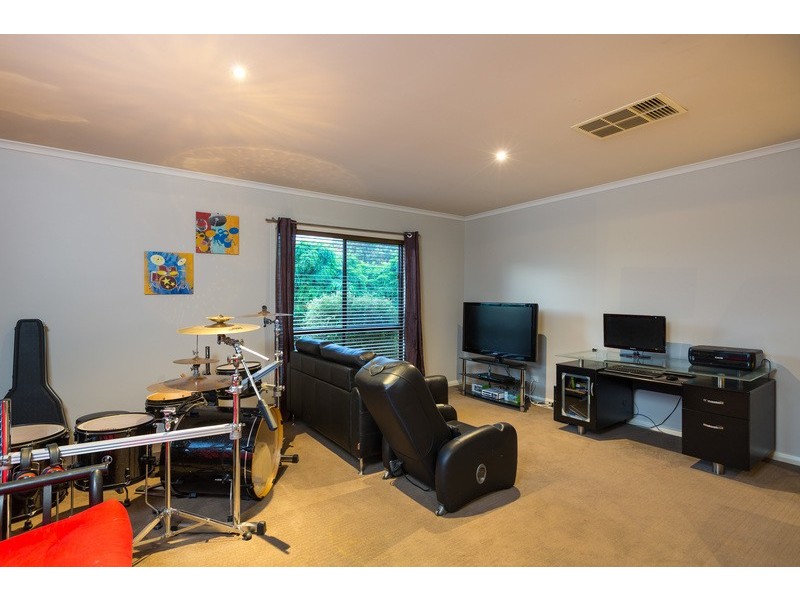 15 Jerribong Way, Kangaroo Flat VIC 3555