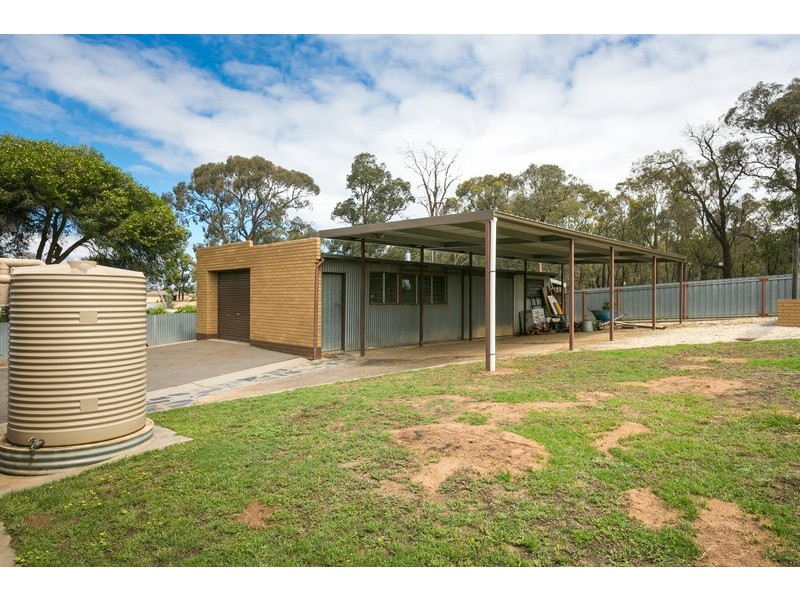 10 Averys Road, Eaglehawk VIC 3556