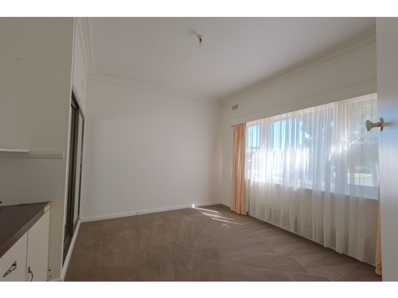 18 Lansell Street, Kangaroo Flat VIC 3555