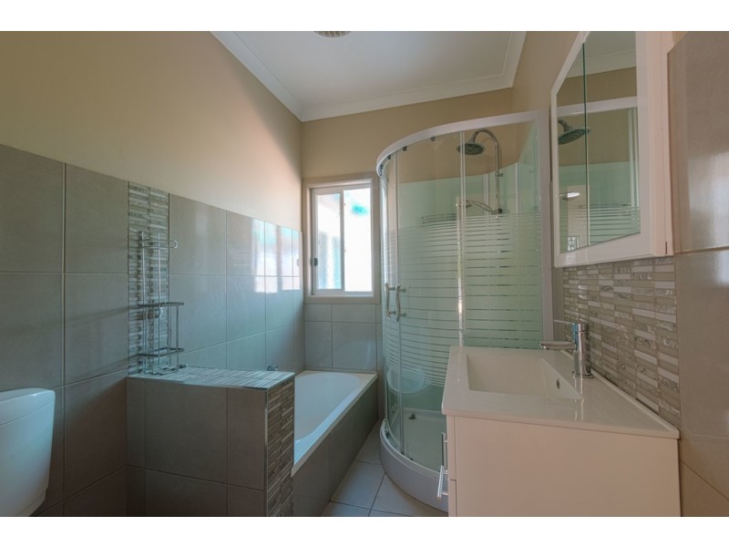 18 Lansell Street, Kangaroo Flat VIC 3555