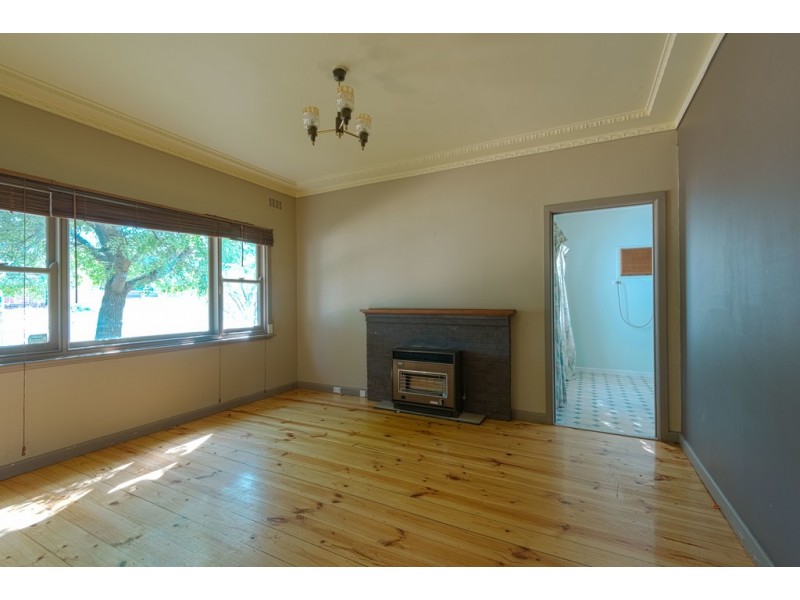 18 Lansell Street, Kangaroo Flat VIC 3555