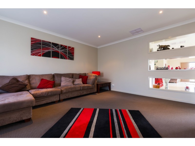44 Cooba Drive, Epsom VIC 3551