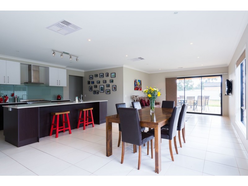 44 Cooba Drive, Epsom VIC 3551