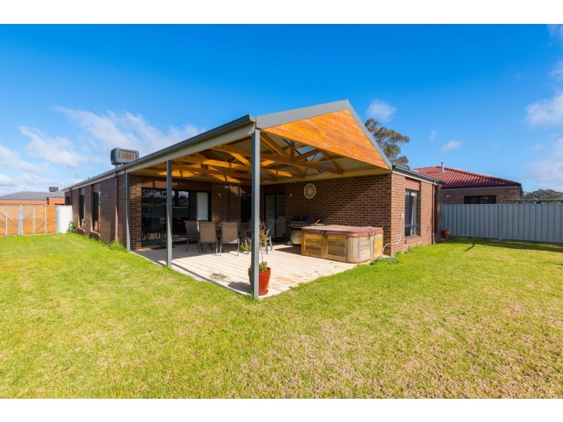 44 Cooba Drive, Epsom VIC 3551