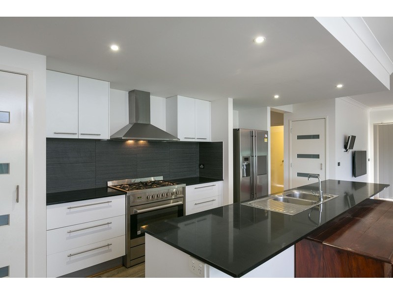 2 Flemington Place, Ascot VIC 3551