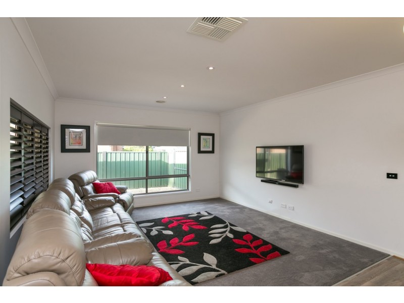 2 Flemington Place, Ascot VIC 3551