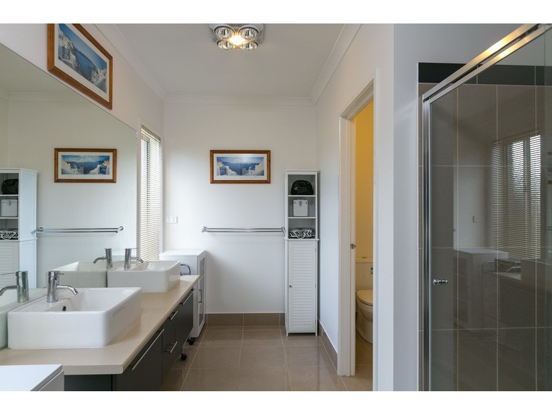 2 Flemington Place, Ascot VIC 3551