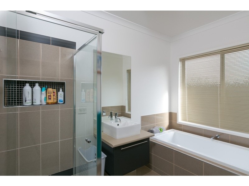 2 Flemington Place, Ascot VIC 3551