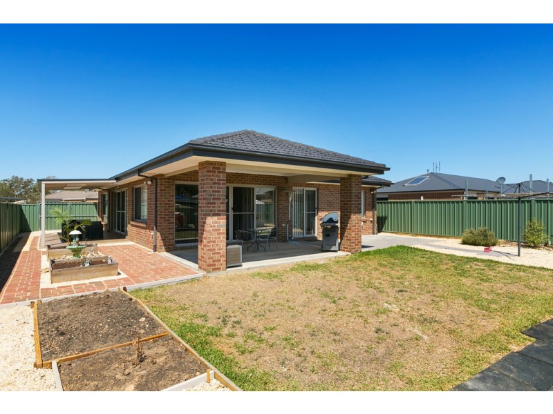 2 Flemington Place, Ascot VIC 3551