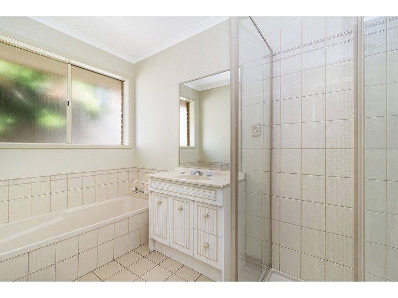 24 Sherwood Drive, Flora Hill VIC 3550