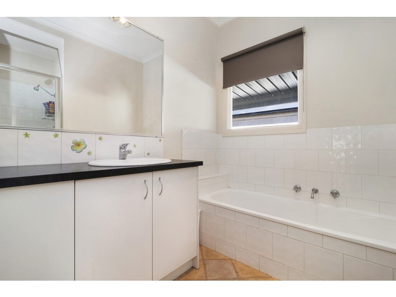 3/16 McLachlan St, Golden Square VIC 3555